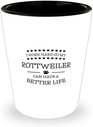 Lucrez din greu, astfel încât Rottweiler-ul meu să poată avea o viață mai bună Shot Glass 1.5 oz.